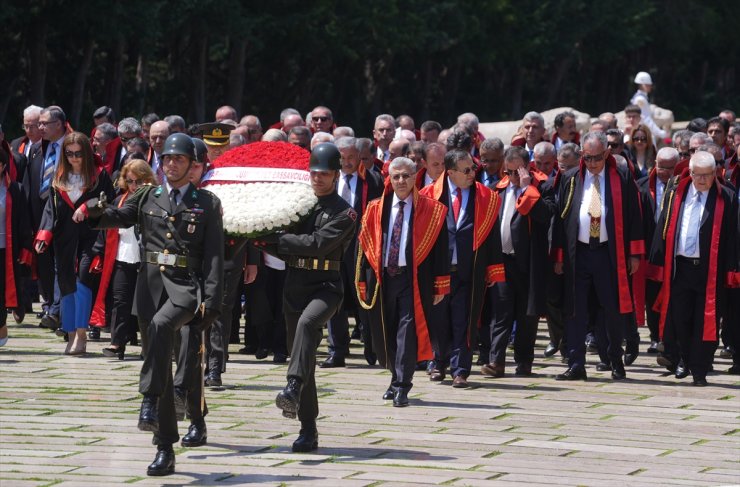 Yargıtay Cumhuriyet Başsavcısı Şentürk ve beraberindeki heyet Anıtkabir'i ziyaret etti