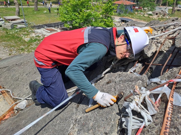 Sakarya AFAD, milli eğitim ve orman personeline deprem arama kurtarma eğitimi veriyor