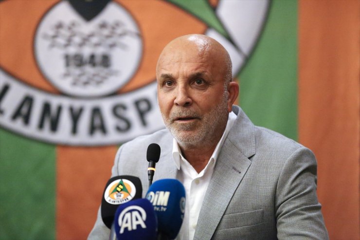 Alanyaspor Kulübünün seçimli genel kurulunda Çavuşoğlu yeniden başkanlığa seçildi