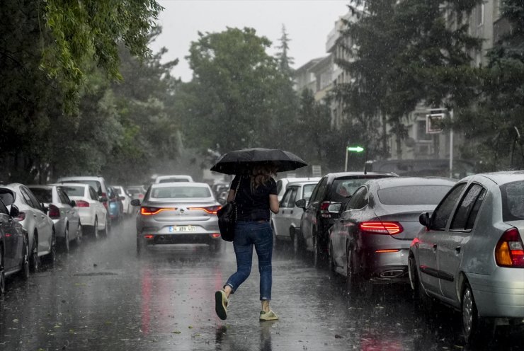 Ankara'da sağanak etkili oluyor