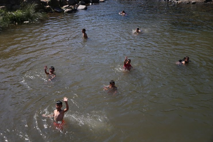 Hatay'da sıcak hava etkili oldu