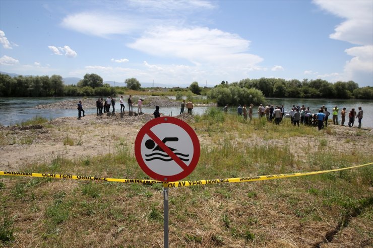 Muş'ta serinlemek için Murat Nehri'ne giren öğrenci kayboldu