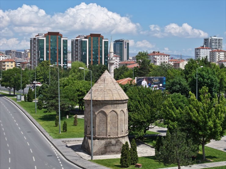 Anadolu'daki kümbetler Türklerin binlerce yıllık defin geleneğini yansıtıyor