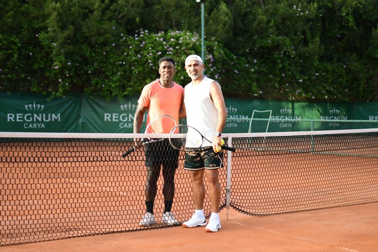 Clarence Seedorf ile İsmet Taşdemir Antalya'da tenis maçı yaptı