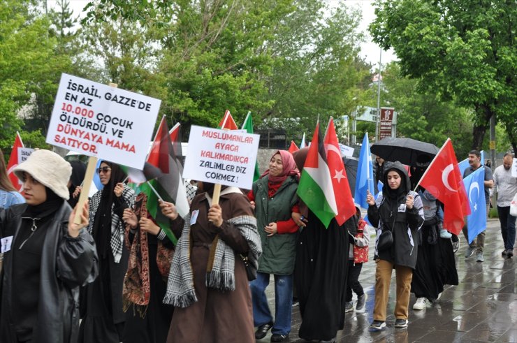 Kars'ta sağlık çalışanları Gazze için 30 haftadır "sessiz yürüyüş" yapıyor