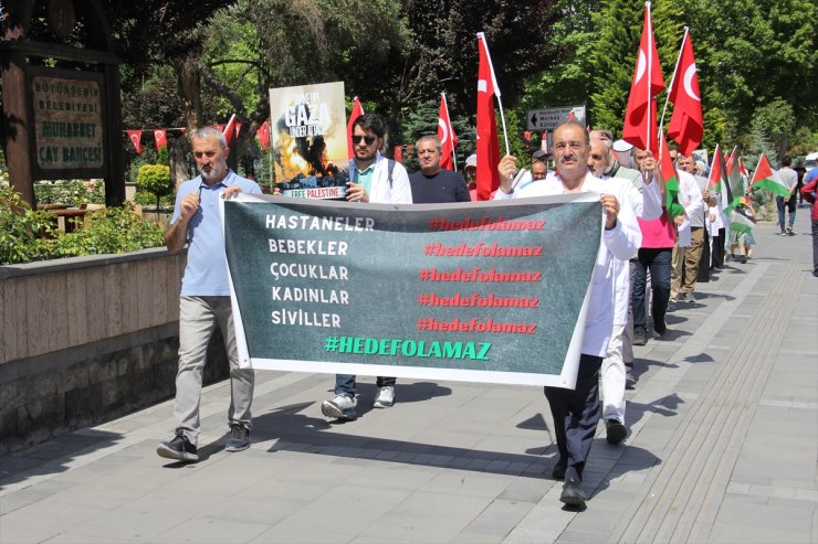 Kayseri'de sağlık çalışanları "sessiz yürüyüş" ile İsrail'i protesto etti