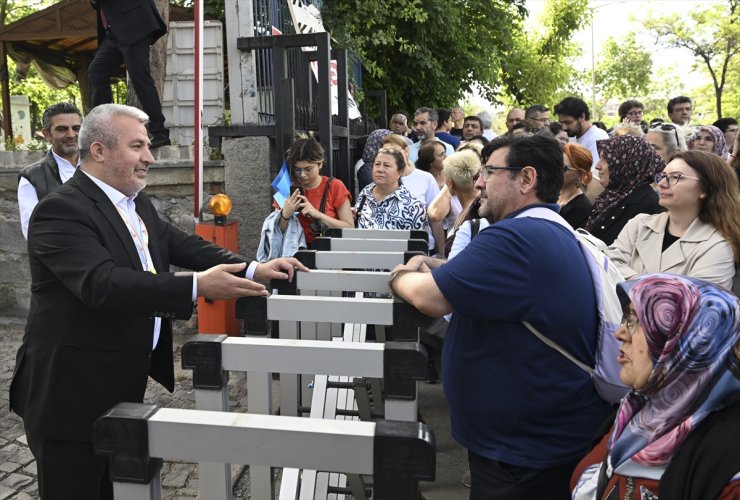 ÖSYM Başkanı Ersoy, YKS'nin ilk oturumu TYT öncesi sınav binasını ziyaret etti: