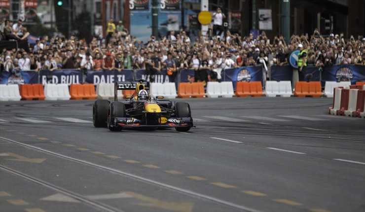 Bosna Hersek'in başkenti Saraybosna'da Formula 1 gösterisi düzenlendi