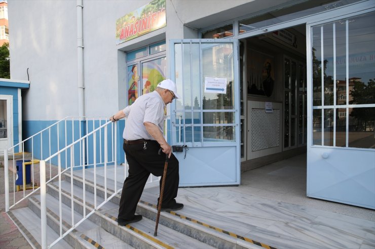 Trakya'da yaşayan çifte vatandaşlar Bulgaristan'daki seçimler için oy kullanmaya başladı