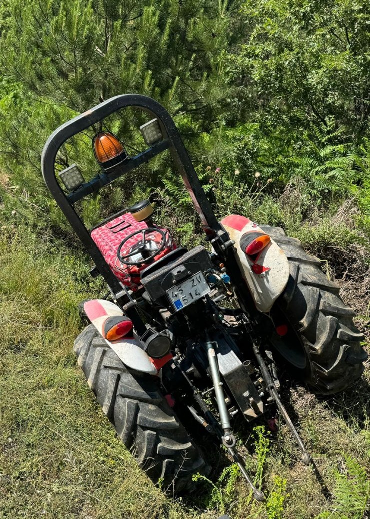 İzmir'de traktörle çarpışan motosikletin sürücüsü hayatını kaybetti