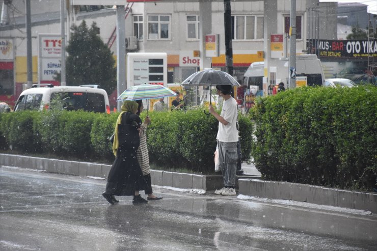 Van'da sağanak etkili oldu