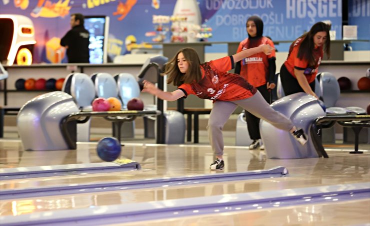 Bowling salonu olmayan ilçeden şampiyonluğa uzandılar