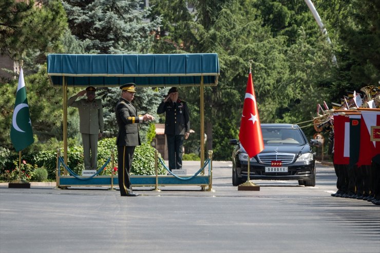 Genelkurmay Başkanı Orgeneral Gürak, Pakistanlı mevkidaşı Mirza ile görüştü