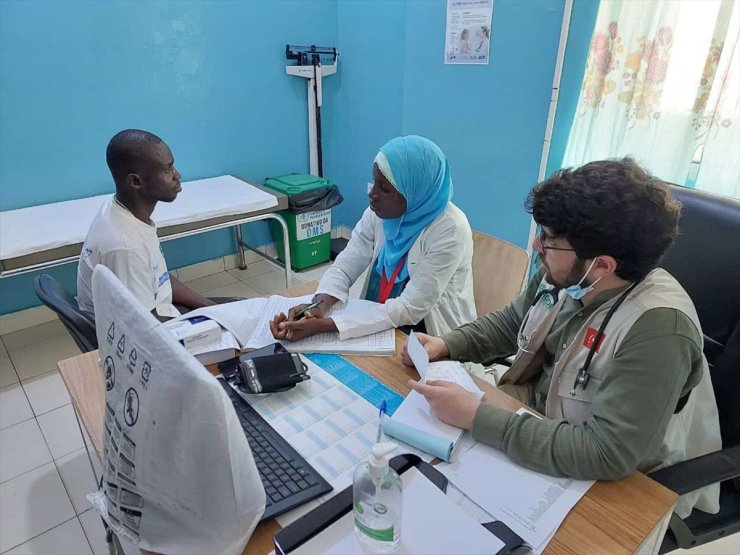 İDDEF'in gönüllü doktorları Gine Bissau'da sağlık taraması yaptı