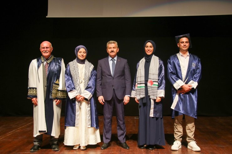 Uşak'taki mezuniyet töreninde üniversite birincisinden Filistin'e destek çağrısı