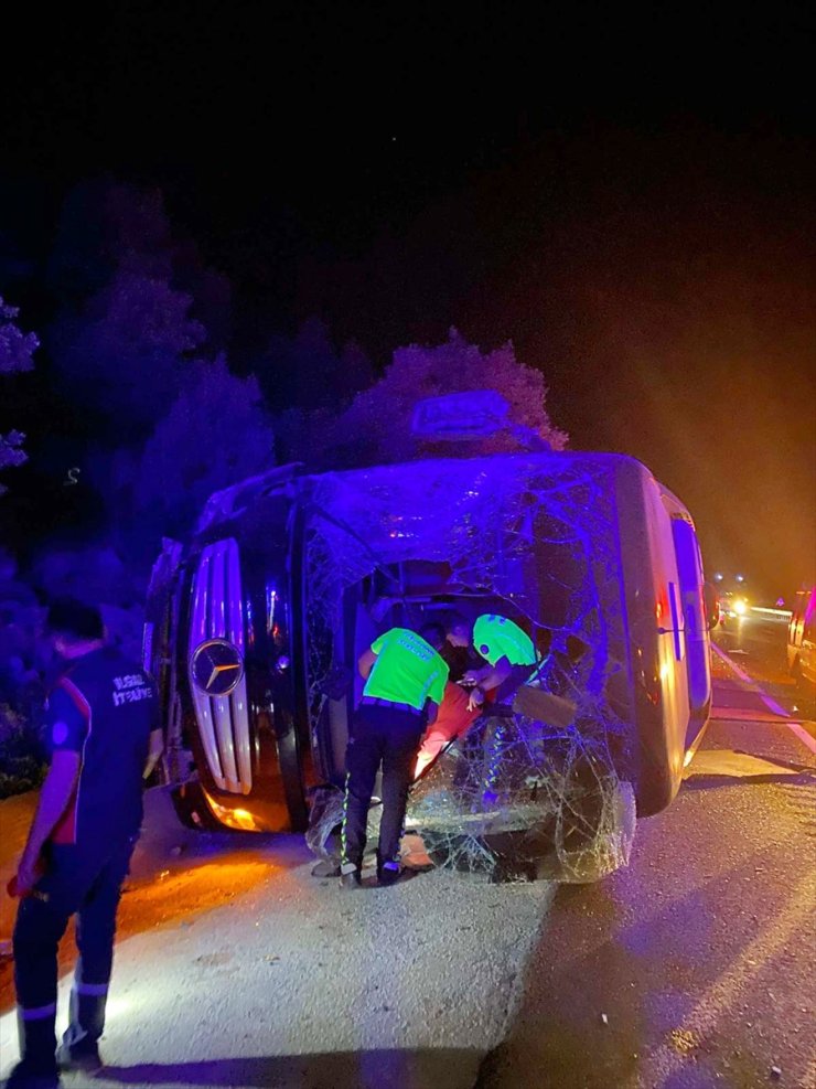 Çankırı'da şarampole devrilen otobüsteki 9 kişi yaralandı