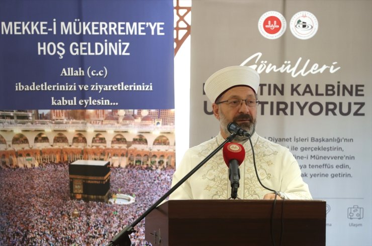 Diyanet İşleri Başkanı Erbaş, Mekke'de Türk hacı adaylarıyla buluştu: