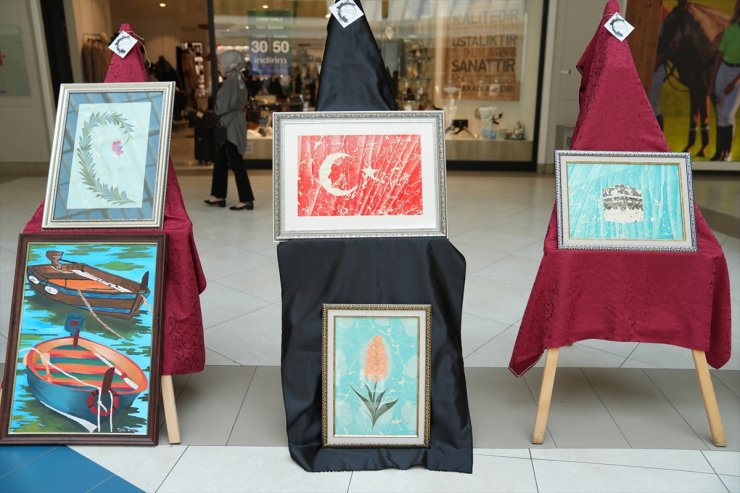 Erzurum'da üniversitelilerin yaptığı eserler Gazze yararına satılacak