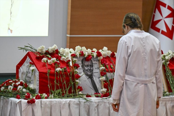 Hayatını kaybeden Prof. Dr. Ali Ayhan için çalıştığı üniversitede tören düzenlendi