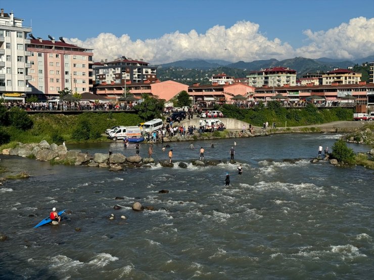 Rize'de yapay gölde akıntıya kapılan 4 kişi yaralı kurtarıldı