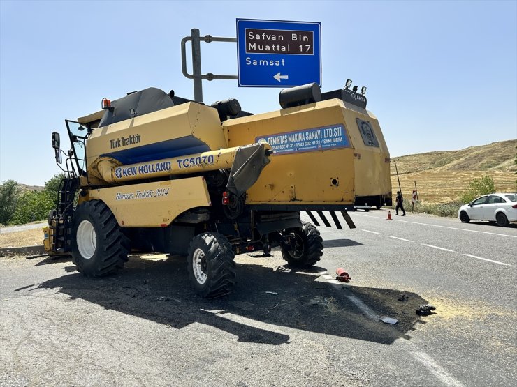 Adıyaman'da biçerdöver ile otomobilin çarpıştığı kazada 3 kişi yaralandı