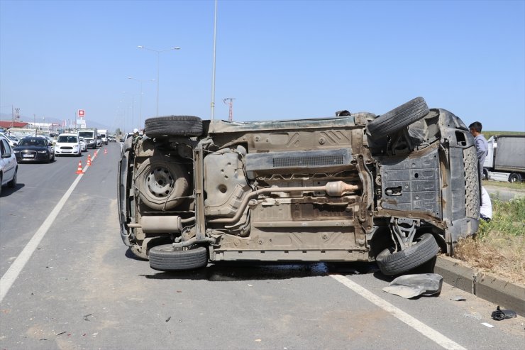 Ağrı'da iki otomobilin karıştığı kazada 4 kişi yaralandı