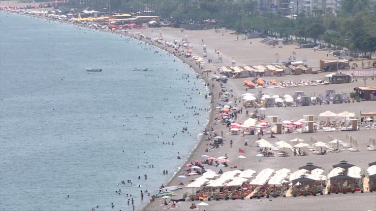 Antalya'da sıcak hava ve nem etkili oluyor