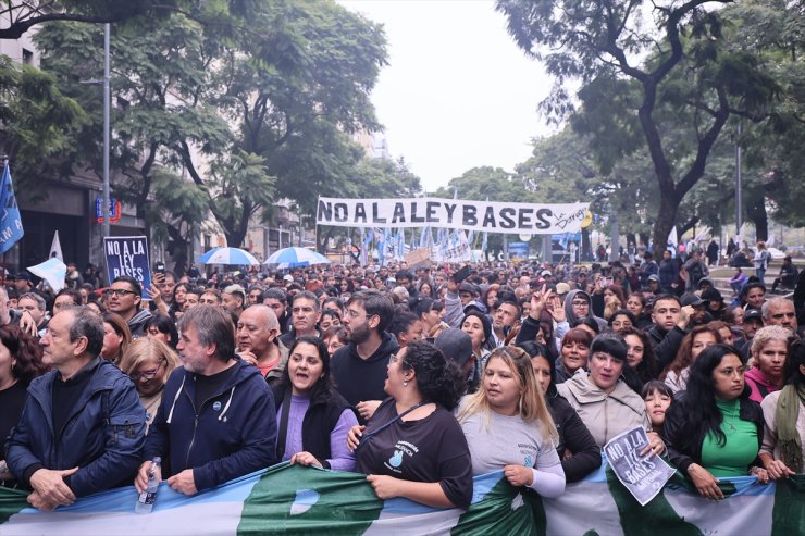 Arjantin'de Milei hükümeti karşıtı şiddetli protestolarda 40 kişi yaralandı