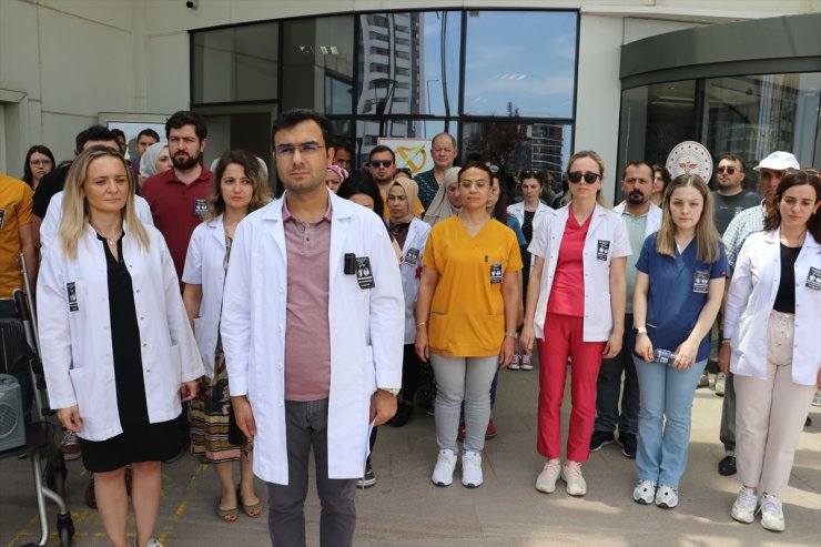 Kastamonu'da doktorlar, Sinop'taki trafik kazasında ölen meslektaşlarını andı