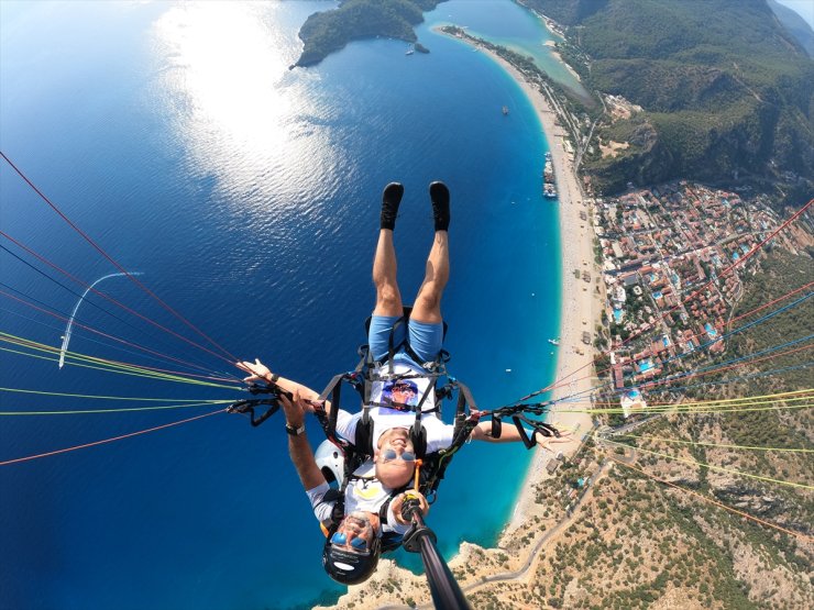 Serbest dalış şampiyonu Molchanov, Fethiye'de yamaç paraşütü yaptı: