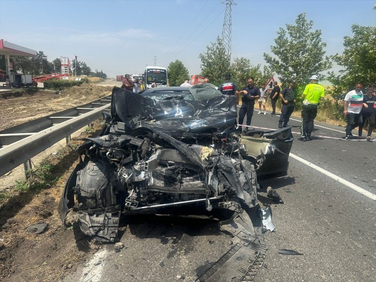 Tekirdağ'da tırla çarpışan otomobilin sürücüsü hayatını kaybetti