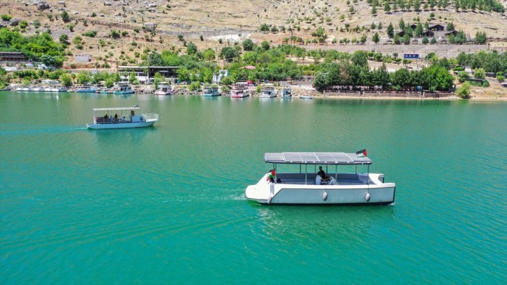 Tekneler Dicle Baraj Gölü'ne Filistin bayraklarıyla açılıyor