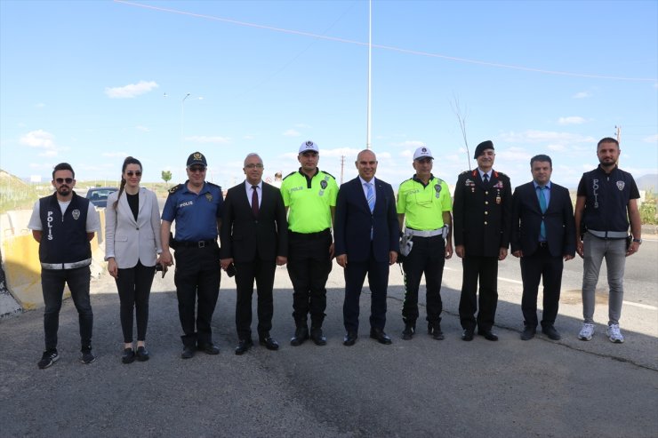 Ağrı Valisi Koç, bayram trafiği denetiminde sürücüleri uyardı