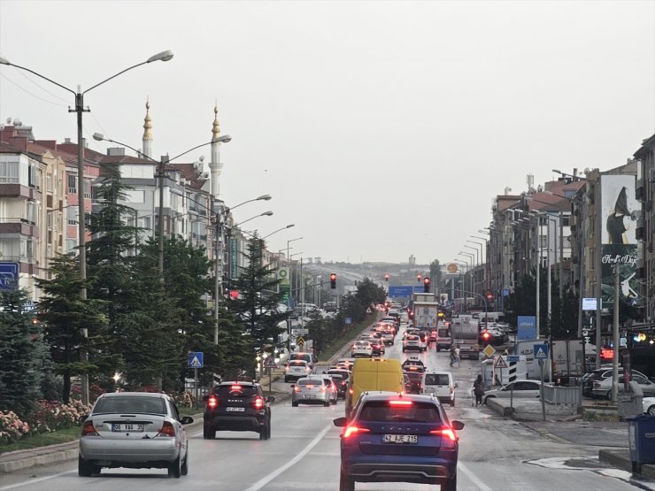 Ankara-Konya kara yolunda bayram öncesi trafik yoğunluğu oluştu