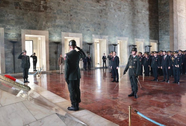 Bakan Yerlikaya, Jandarma Teşkilatının 185'inci yılı dolayısıyla Anıtkabir'i ziyaret etti