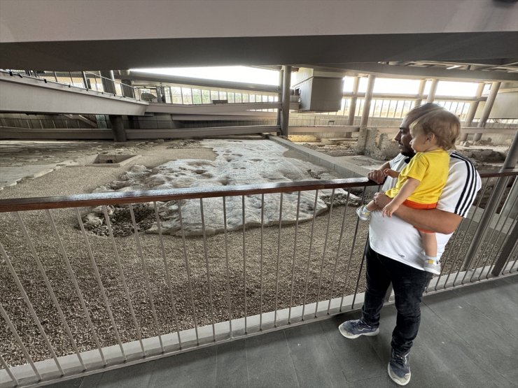 Depremlerde hasar almayan müzedeki "dünyanın en büyük taban mozaiği" tekrar ziyarete açıldı