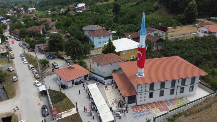 Düzce'de depremde yıkılan cami devlet-vatandaş işbirliğiyle yeniden yapıldı