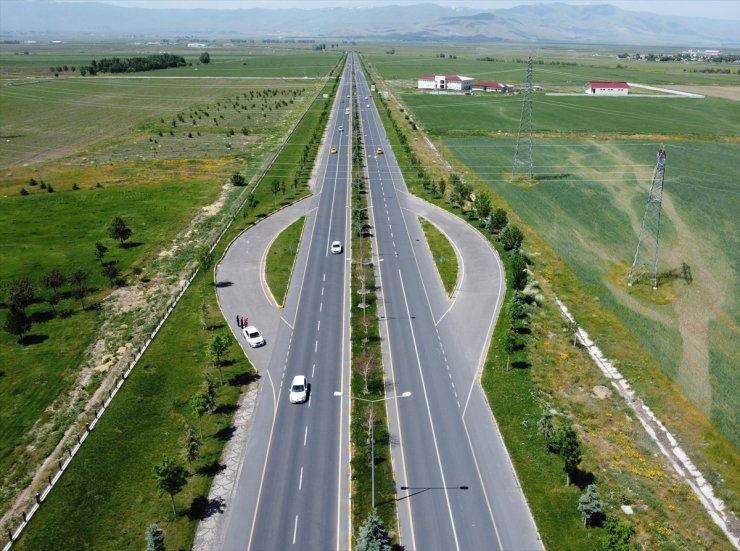 Erzurum polisi "Yolun sonu bayram olsun" diye sıkı trafik denetimi yapıyor