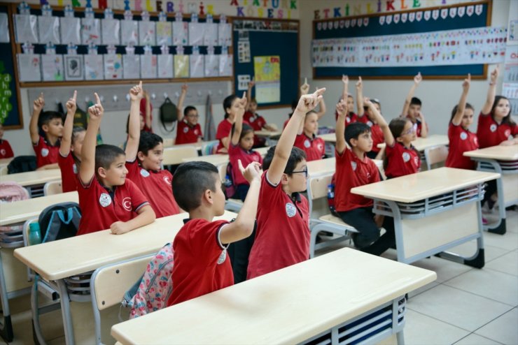 İlkokul öğrencileri, öğretmenlerinin desteğiyle hayat bilgisi dersinin avatarla işlendiği mobil uygulama tasarladı