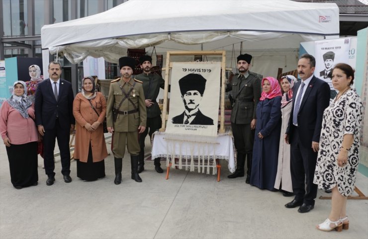 Samsun'da 155 bin ilmekle Atatürk'ün kilim portresi oluşturuldu
