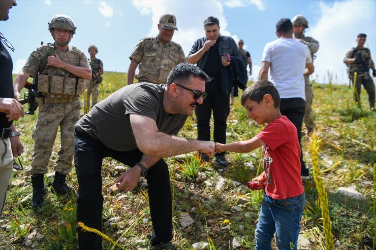 Tunceli Valisi Tekbıyıkoğlu, Feracan Tepe Yaylası'ndaki göçerleri ziyaret etti