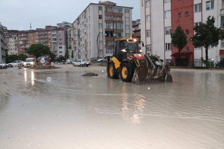 Yozgat’ta şiddetli rüzgar ve sağanak hayatı olumsuz etkiledi