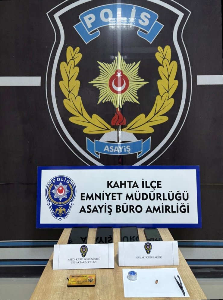 Adıyaman'da ehliyet sınavına kopya düzeneğiyle giren kişi yakalandı