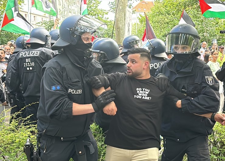 Berlin’de Filistin’e destek eyleminde çok sayıda gösterici gözaltına alındı