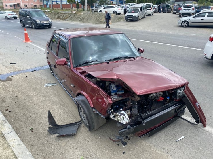 Bolu'da kazazede yeni doğum yapmış anne ile bebeği tedbiren hastaneye kaldırıldı