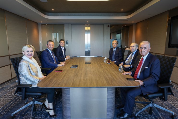 CHP Genel Başkanı Özel, partisinin eski genel başkanlarıyla buluştu