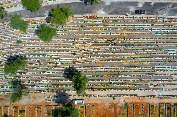 Deprem bölgesinde Kurban Bayramı arifesinde mezarlıklar ziyaret edildi