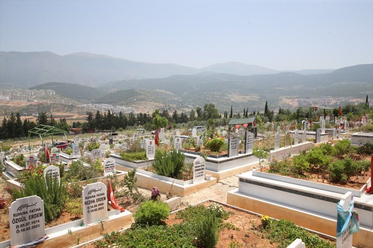 Depremlerden etkilenen Hatay, Adana ve Osmaniye'de mezarlıklar ziyaret edildi