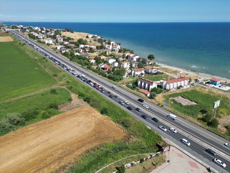 İstanbul-Tekirdağ kara yolunda bayram yoğunluğu