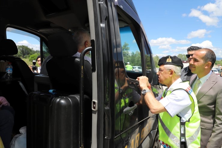 Jandarma Genel Komutanı Orgeneral Çetin, Çankırı'da trafik denetimine katıldı